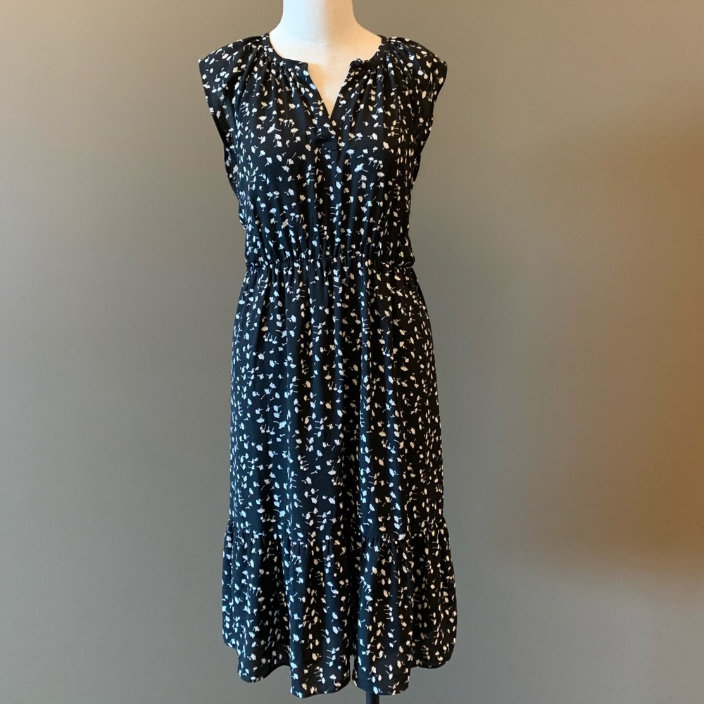 Black and White Floral Flowy Dress with Pockets